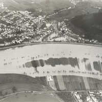 Auch die tiefer gelegenen Straßen des an der Mündung des gleichnamigen Flusses in die Mosel gelegenen Stadtteils Ruwer sind überflutet.