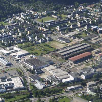 Teilansicht von Trier-West mit dem Gelände des ehemaligen Eisenbahnausbesserungswerks. 