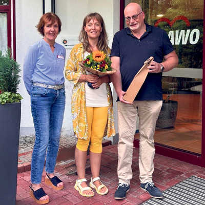 Feyens Ortsvorsteher Dirk Steffens und Ute Frisch vom Awo-Seniorenzentrum (links) begrüßen Geschäftsführerin Lisa Brauns. Foto: privat