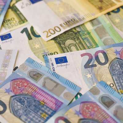 Ausgebreitete Euro-Geldscheine