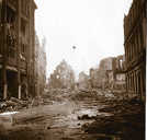 Einer Trümmerwüste glich die Innenstadt (hier die Fahrstraße) nach den Bombenangriffen vom Dezember 1944.