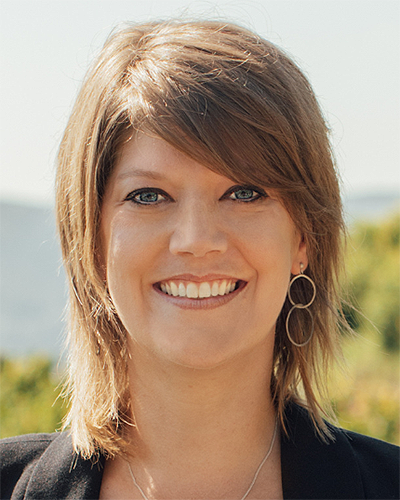 Julia Bengart.